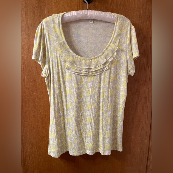 Tops - Banana Republic short sleeved blouse yellow, cream & gray Size XL